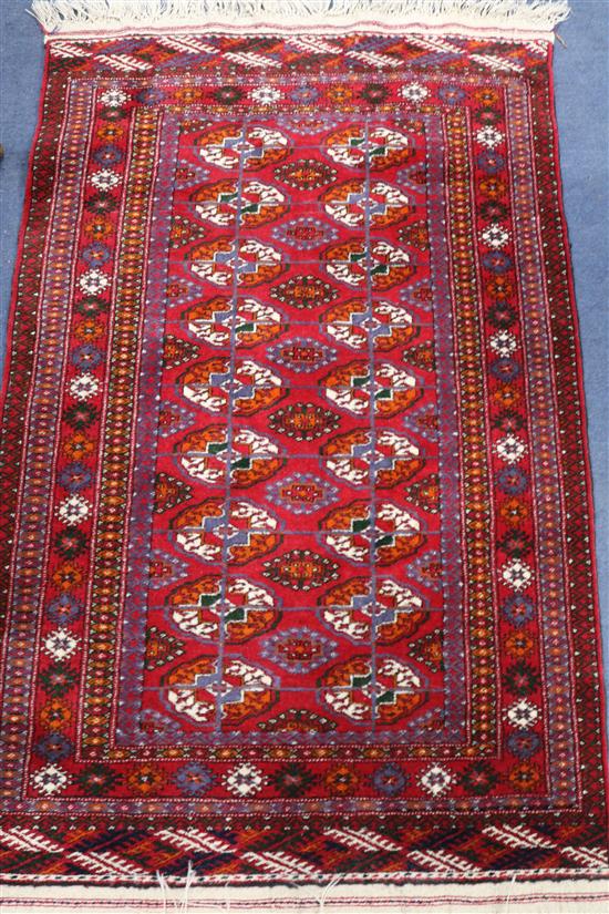 A Turkmenistan rug, 135 x 84cm